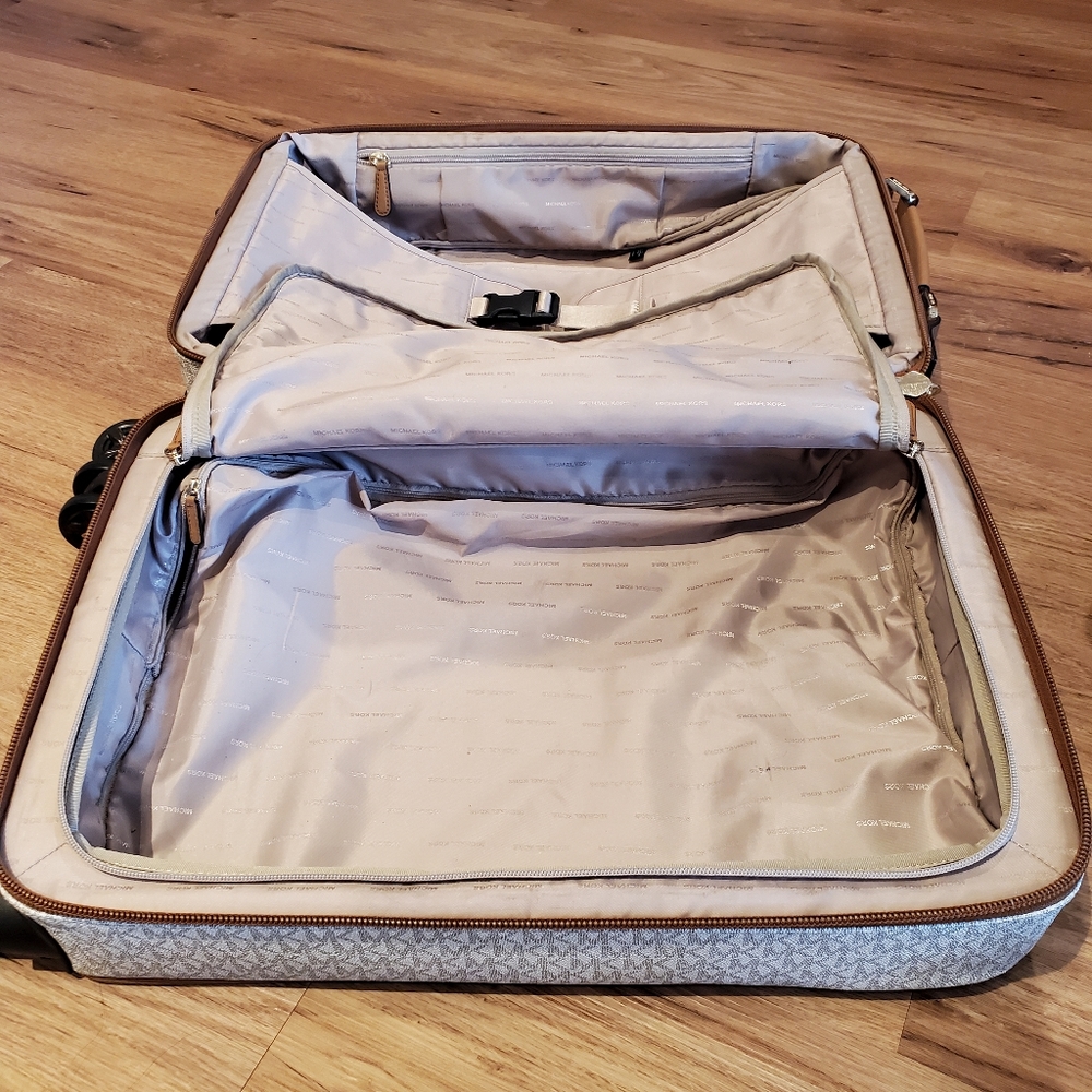 Michael Kors white suitcase - Picture 5 of 10